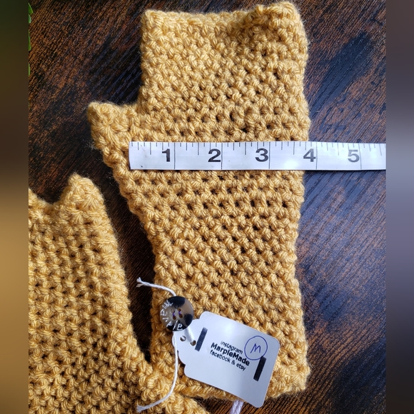 NWT* Handmade Fingerless gloves💜 super soft acrylic yarn, MarpleMade Designs, - Picture 6 of 9